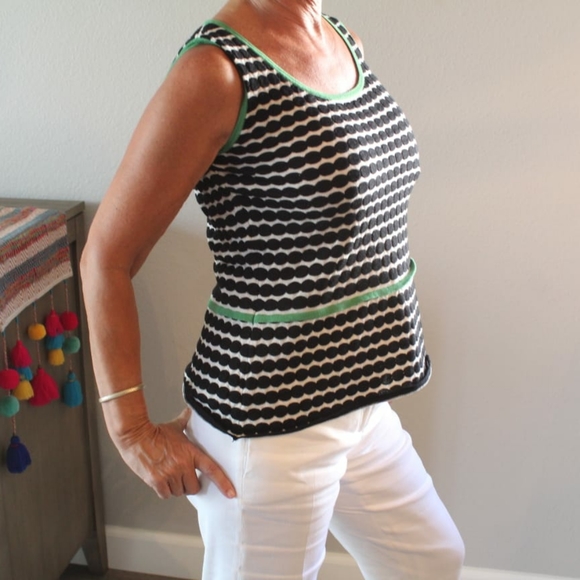 Sleeveless Sweater Top - Picture 4 of 6